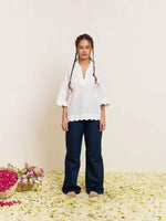 Load image into Gallery viewer, White Daisy Pullover