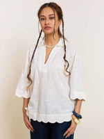 Load image into Gallery viewer, White Daisy Pullover