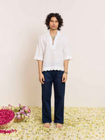 Load image into Gallery viewer, White Daisy Pullover