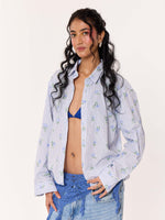 Load image into Gallery viewer, Blue Floral Pinstriped Printed Cropped Shirt